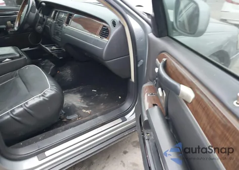 2006 Lincoln Town Car Signature Limited from USA, damaged, VIN 1LNHM82V86Y637335